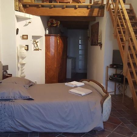 Bed and Breakfast Les Croisees Кастийон-дю-Гар Экстерьер фото